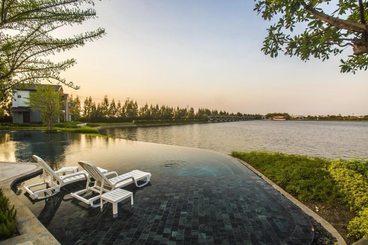 Saksiam Lakeside Resort Nonthaburi Exterior photo