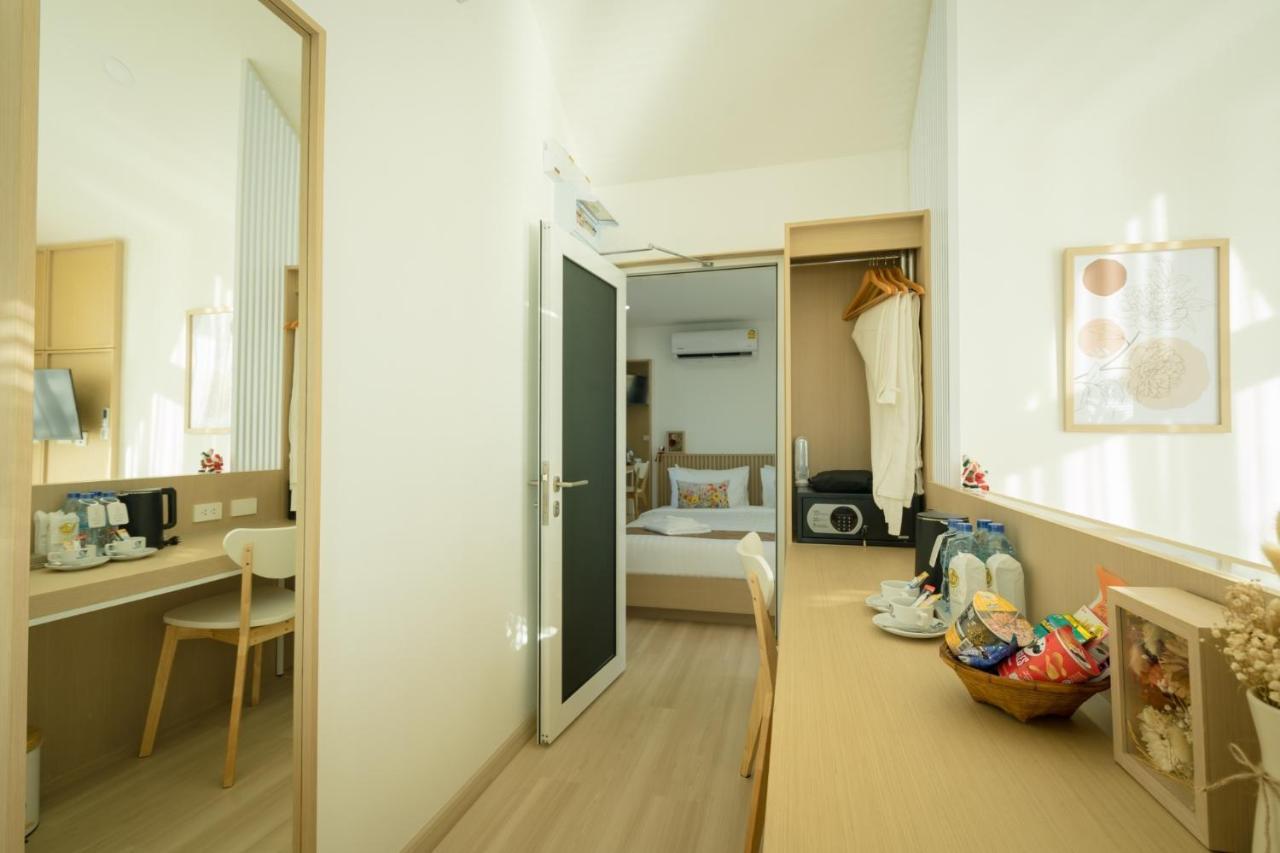 Saksiam Lakeside Resort Nonthaburi Exterior photo